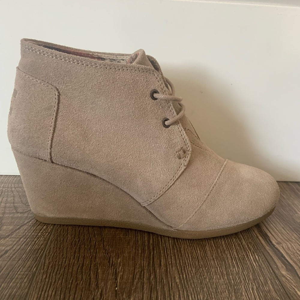 Toms Women's Beige Wedge Ankle Boots